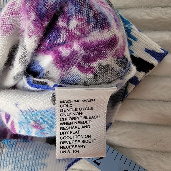 Madison Petite Floral Cardigan Sweater PM Purple Blue Button Front Knit Top - Picture 9 of 9